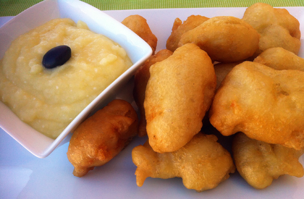 bakaliaros-tiganitos-me-kourkoyti-kai-skordalia