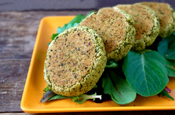 falafel-revithokeftedes-sto-foyrno