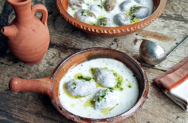 kempe me saltsa giaourtioy