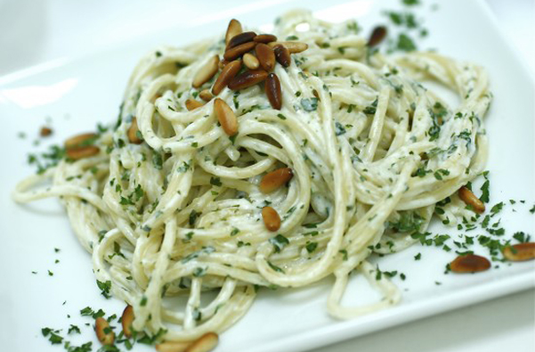 makaronia-me-giaoyrti