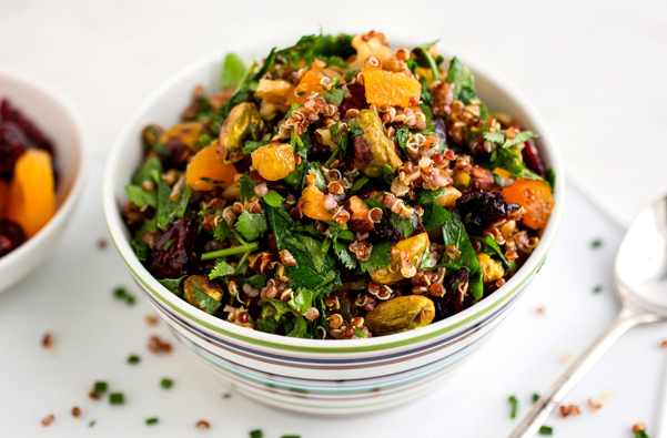 salata-me-kinoa-votana-kai-ksiroys-karpoys