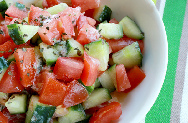domatosalata me giaoyrti
