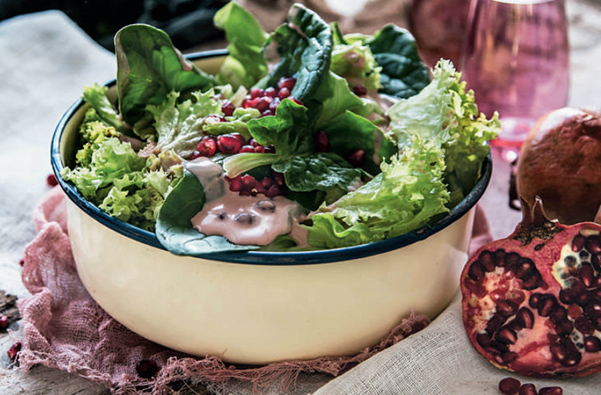 prasini-salata me vinegkret giaourtioy kai rodi