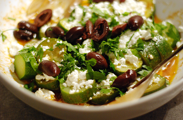 salata kolokythakia stafides elies